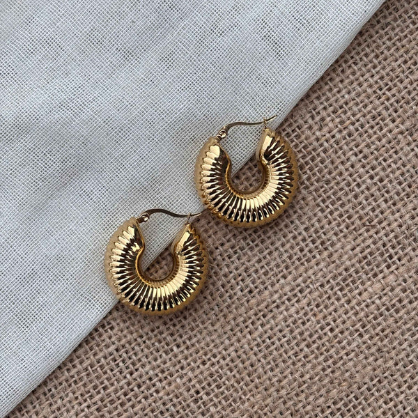 Gigi Hoops - Niasha